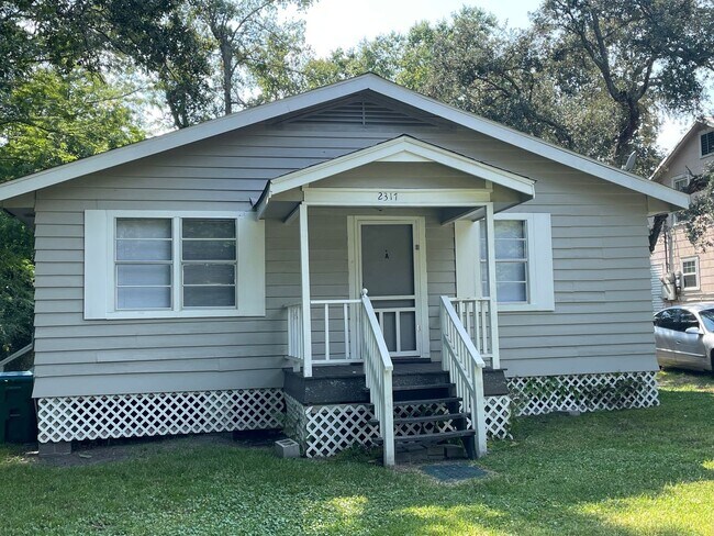 Primary Photo - 2317 18th Ave