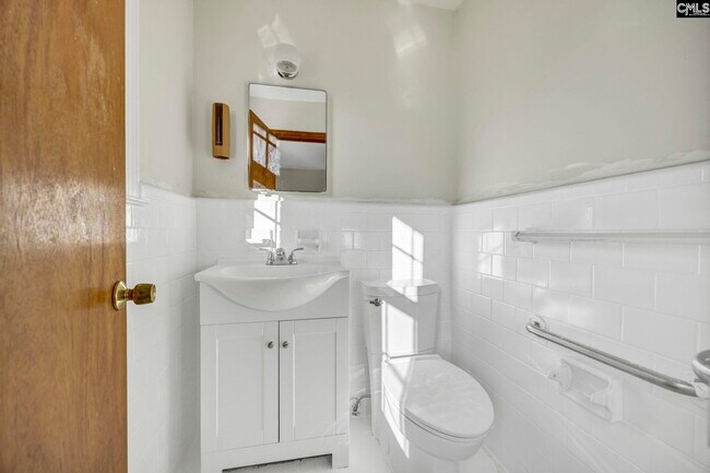 Building Photo - 1709 Woodfield Dr