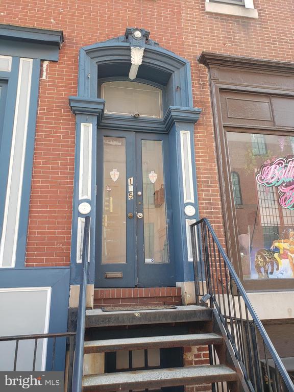 Building Photo - 105 W Saratoga St