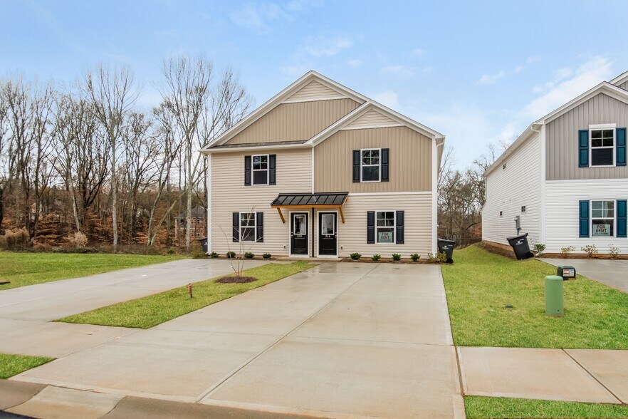 Primary Photo - 316 Noble Ln
