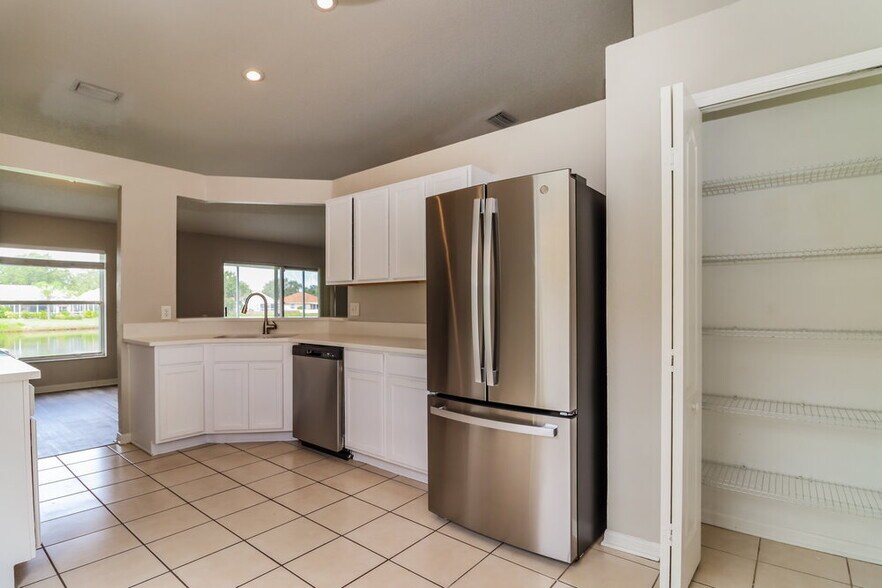 Building Photo - 12525 Midpointe Dr
