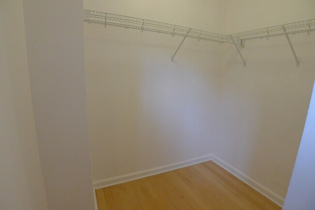 Building Photo - 807 Church St