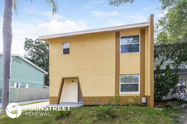 Building Photo - 2065 Loma Linda Way N