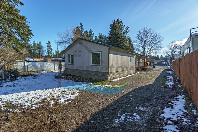 Building Photo - 4 Bedroom 2 Bathroom Home with Off Street ...