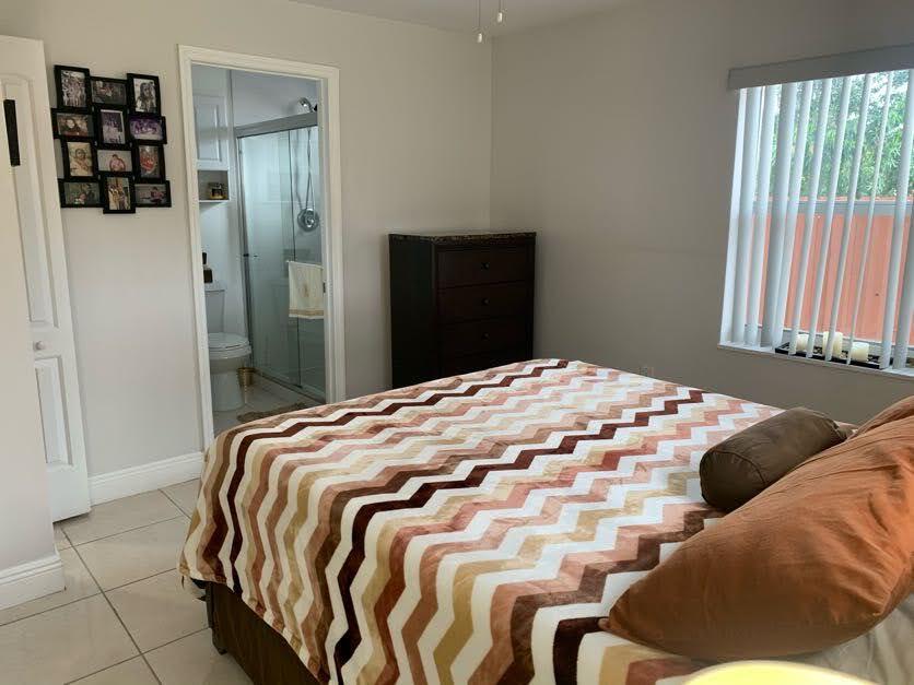 Building Photo - 372 NE 162nd St