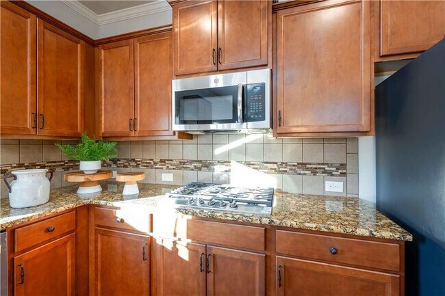 Building Photo - 5875 Chestnut Dr