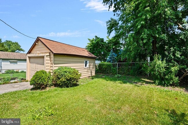 Building Photo - 27 Reamer Ave