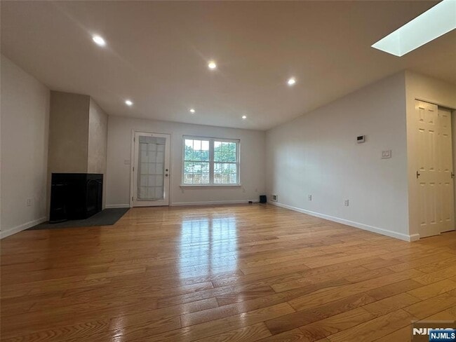 Building Photo - 38 Garden Pl