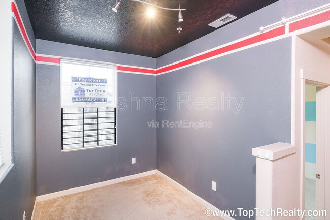 Building Photo - 477 NE Edgeway Drive