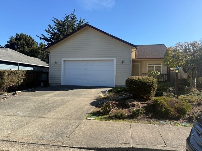 Primary Photo - 929 Seagate St