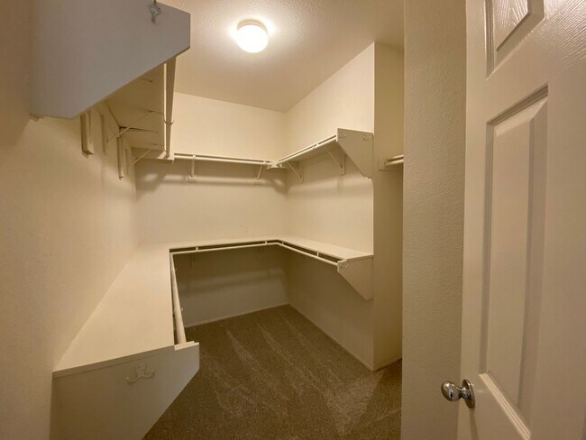 Building Photo - Spacious 3 Bedroom, 2 Bath located in Treasures of Caste Creek Community!