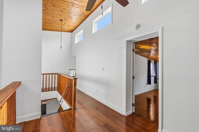 Building Photo - 216 Columbia Ave