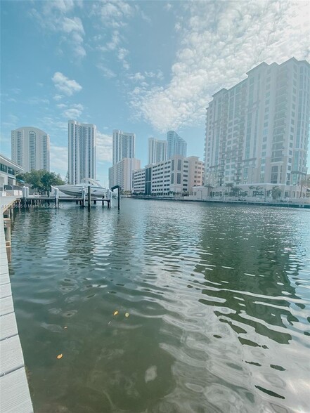 Building Photo - 316 Poinciana Island Dr