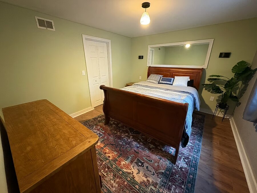 Building Photo - 6021 NE Milton St