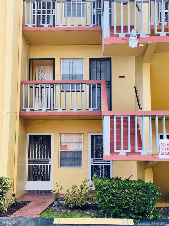 Building Photo - 2 br, 2 bath Condo - 1551 NE Miami Gardens Dr