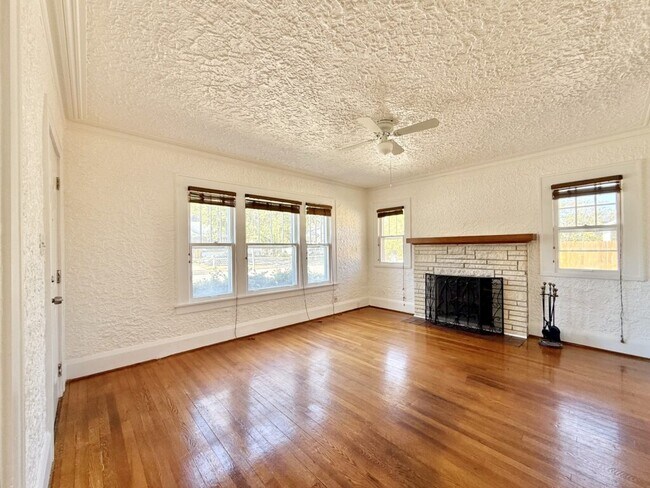 Building Photo - 1013 23rd St W