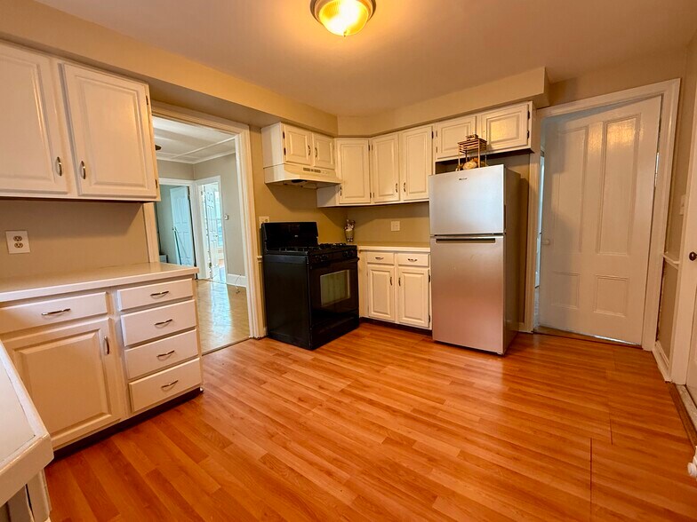 Primary Photo - 85 Bank St