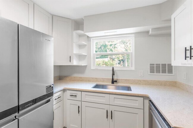 Building Photo - 3835 Almeria Ave