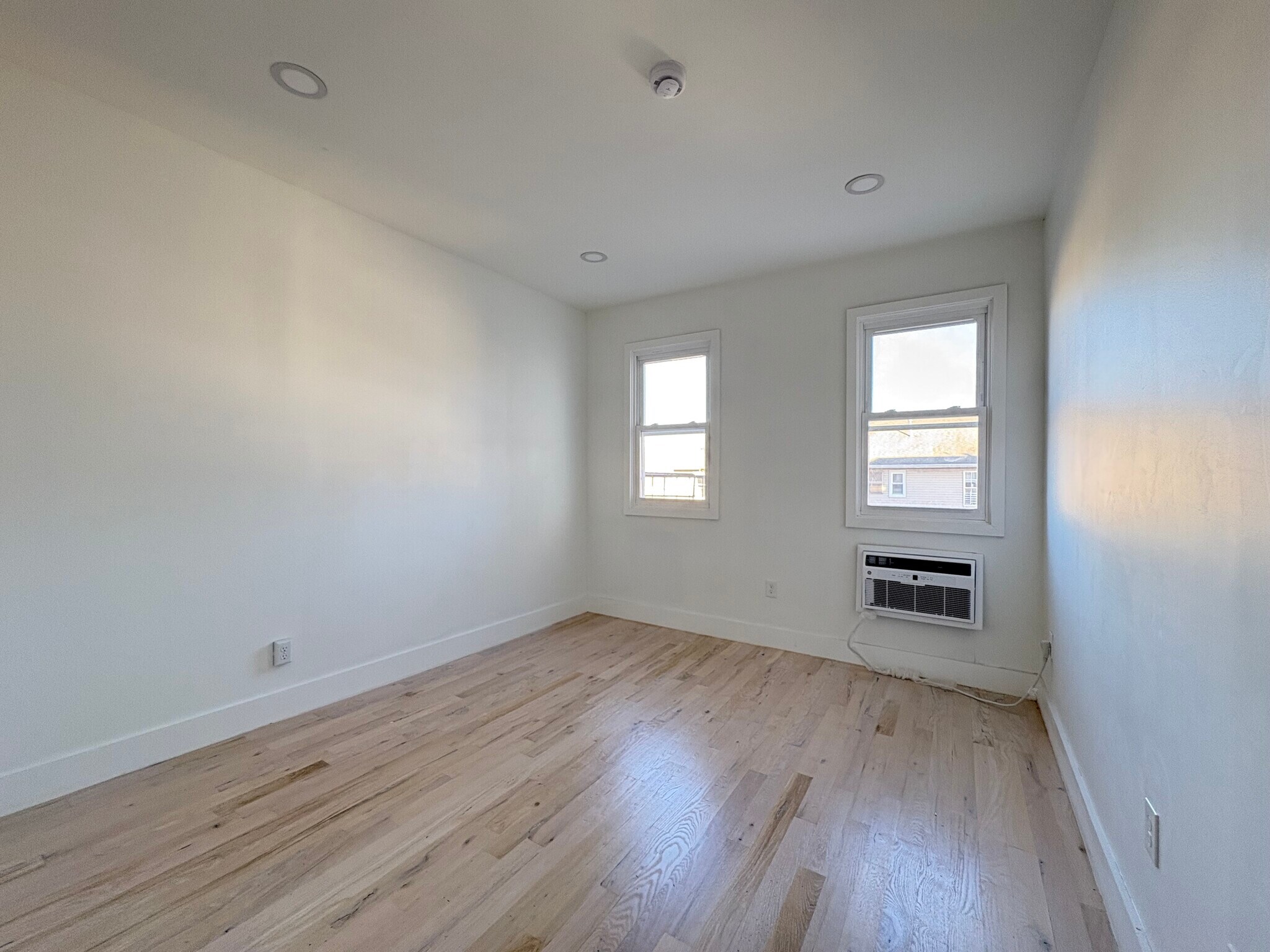 2F - 30 Providence St