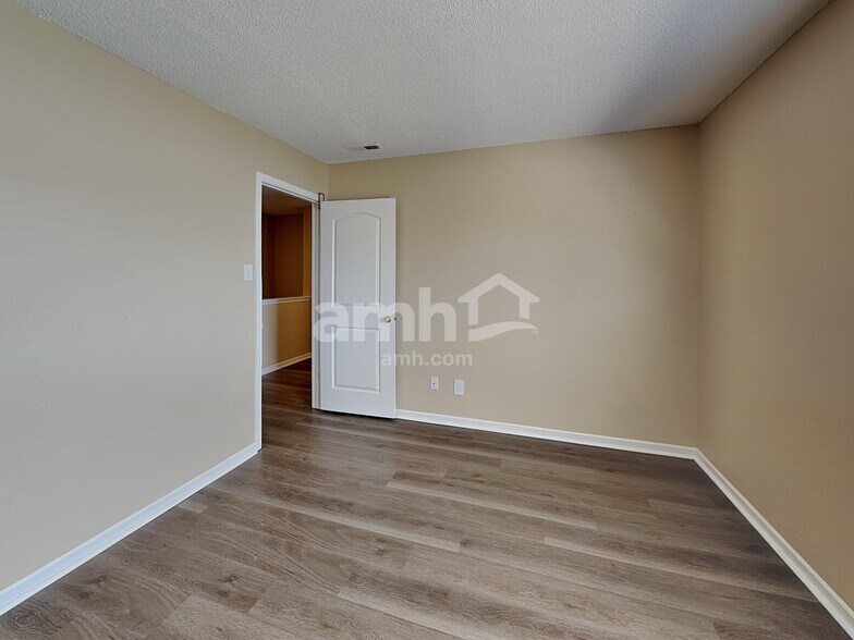 Building Photo - 10891 Albertson Dr