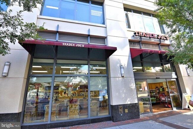 Building Photo - 1662 N Quinn St