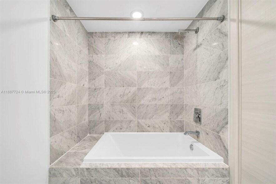 Building Photo - 801 S Miami Ave