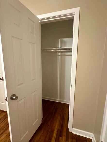 Building Photo - 1316 Eastview Dr