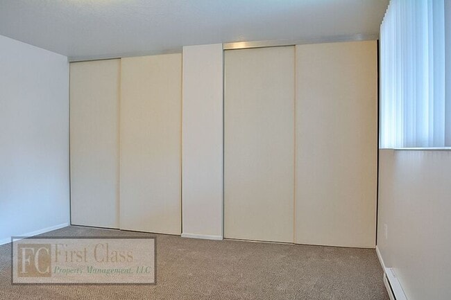 Building Photo - 2725 Maywood Dr