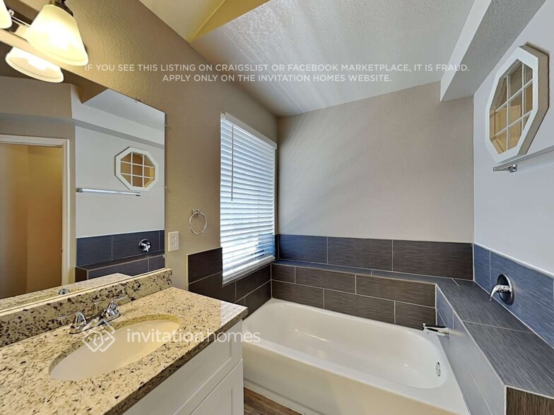 Building Photo - 5425 Majestic Dr