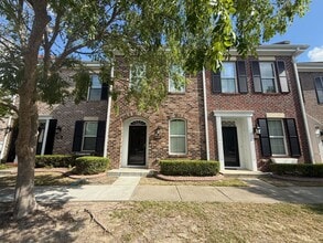 Building Photo - Market Common - 2 Bedroom / 2.5 Bathroom Townhouse