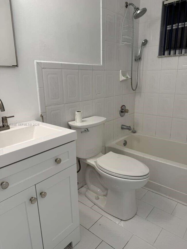 Building Photo - 19415 NW 33rd Ct