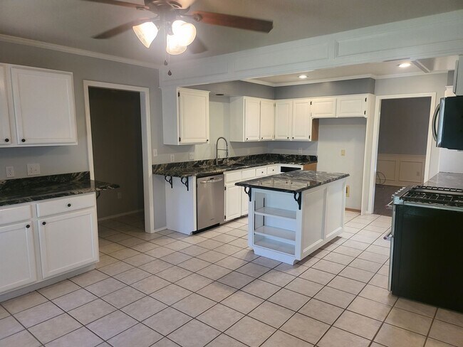 Building Photo - 3 Bed 2 Bath, Bixby Schools