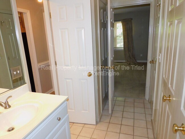 Building Photo - 22 Milpond Ln