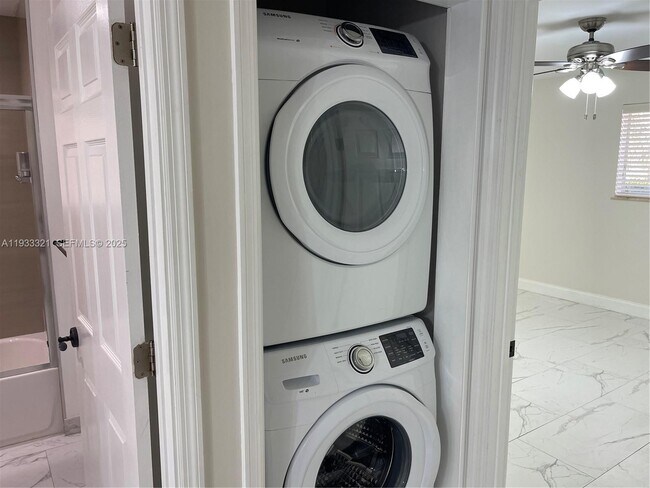 Building Photo - 2971 SW 35th Ave