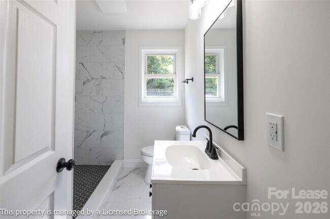 Building Photo - 409 Eastover Ave