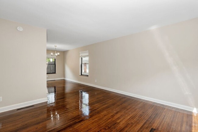 Building Photo - 640 Blenheim Rd