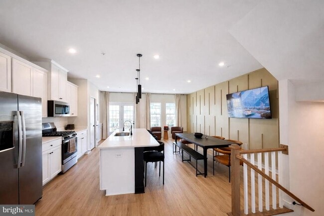 Building Photo - 134 Smt Pt Blvd