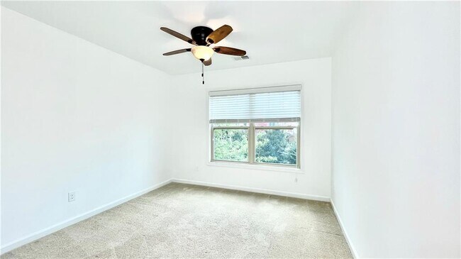 Building Photo - 436 Fieldview Ln