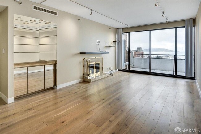 Building Photo - 101 Lombard St