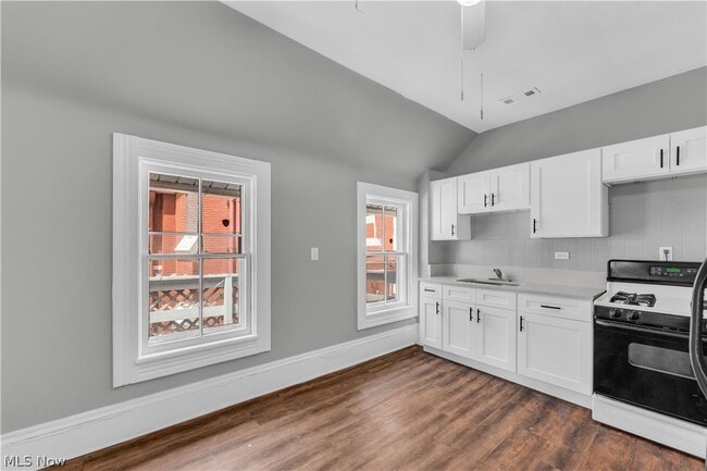 Building Photo - 3271 W 43rd St
