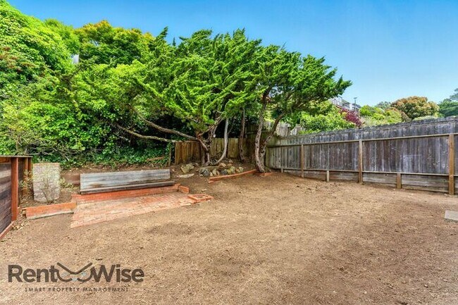 Building Photo - 61 Marview Way