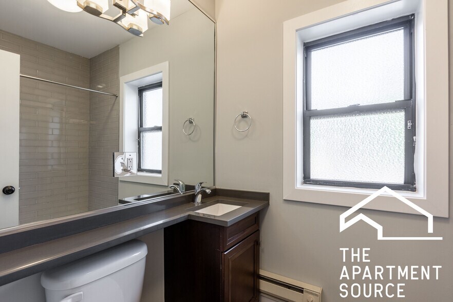 Building Photo - 707 W Brompton Ave