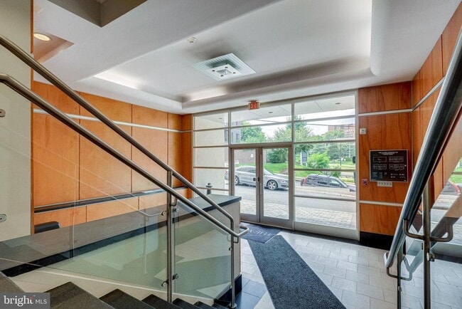 Building Photo - 1730 Arlington Blvd