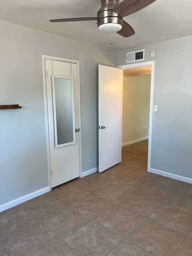 Building Photo - 4831 E Hampton St