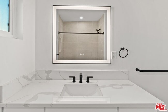 Building Photo - 4018 La Salle Ave