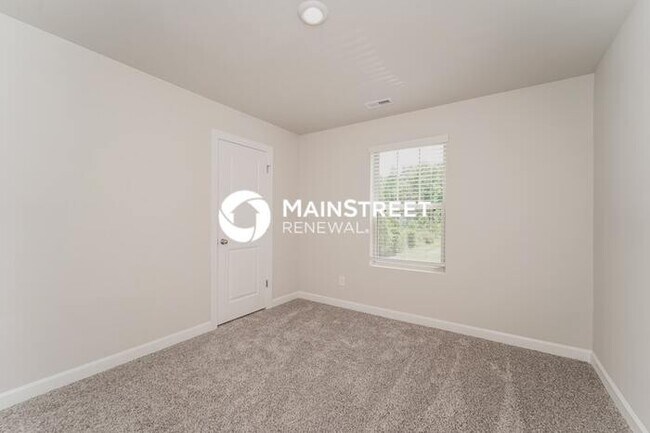 Building Photo - 3 Bedroom Pet-Friendly Home in Charlotte, NC with Main Street Renewal