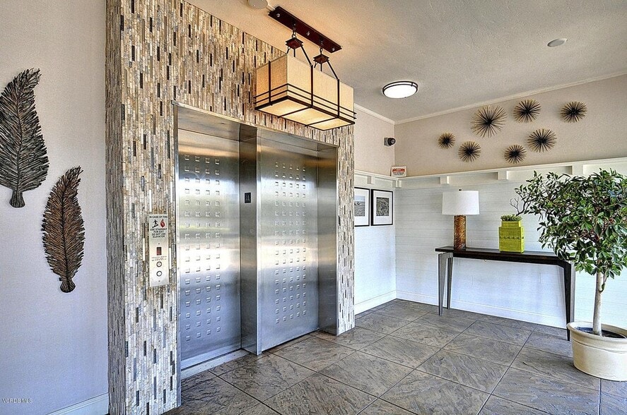 Lobby - 2901 Peninsula Rd