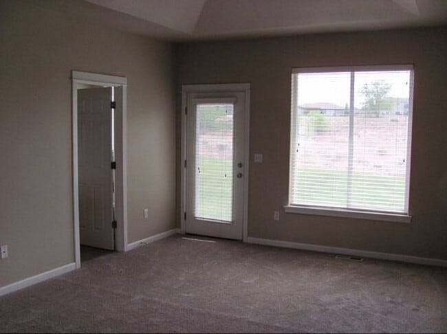 Building Photo - 2645 Stonecreek Dr