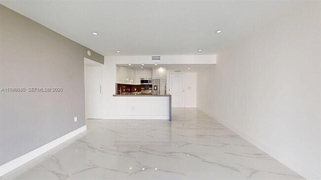 Building Photo - 3625 N Country Club Dr