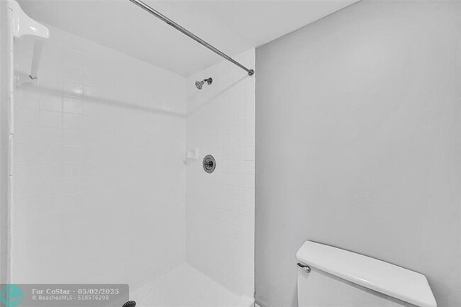 Building Photo - 1713 Whitehall Dr